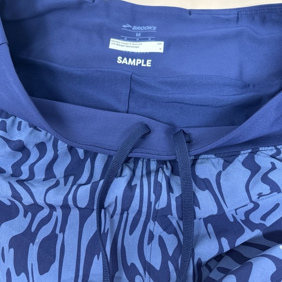 Medium Brooks Sample Women's Blue Patterned Shorts new - Picture 6 of 16